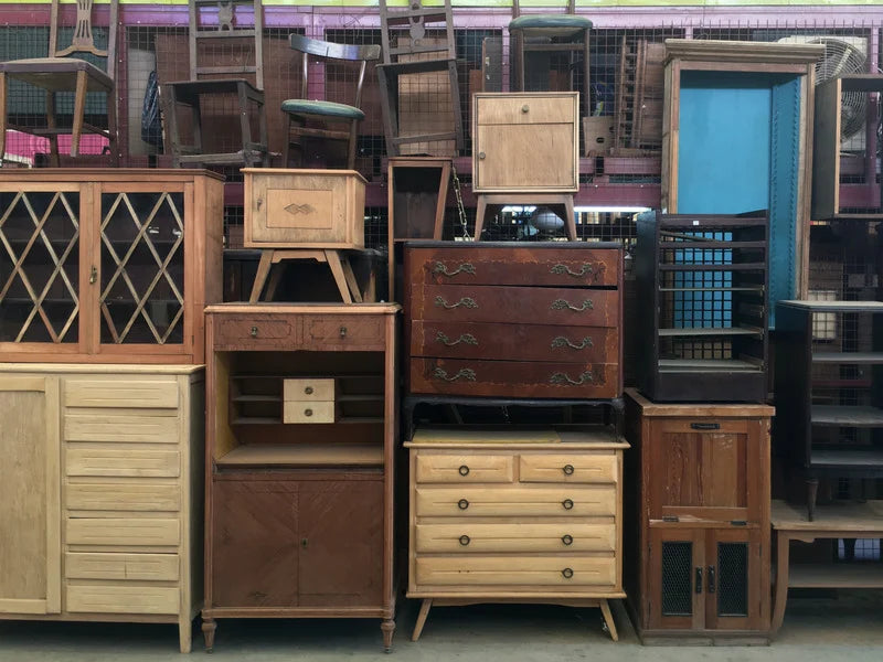 Ensemble de meubles anciens à rénover